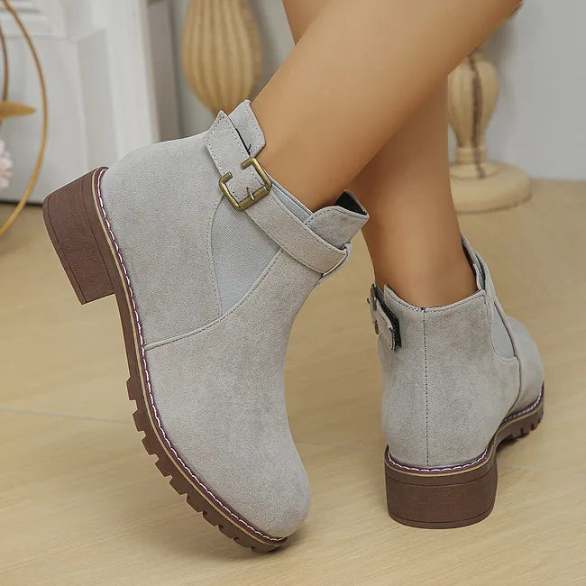 Fakina – Stiefeletten Mit Zierschnalle