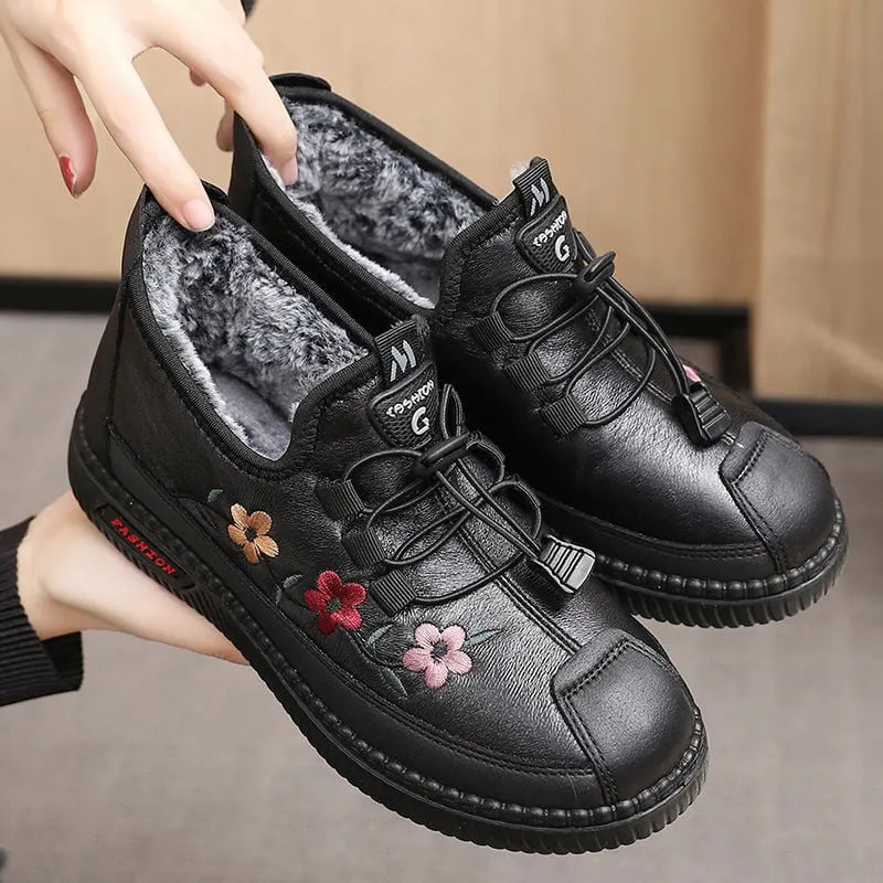 Jaruwan – Mit Fell Gefütterte Stiefeletten mit Blumenstickerei