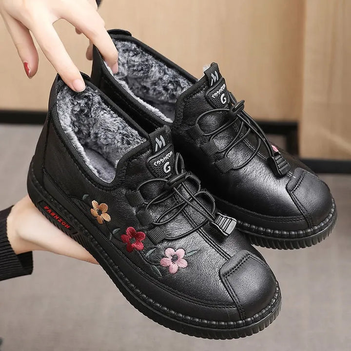 Jaruwan – Mit Fell Gefütterte Stiefeletten mit Blumenstickerei