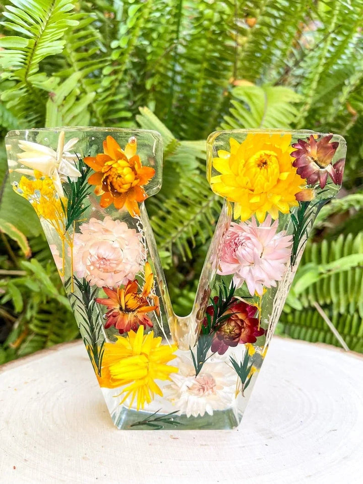 FloraShine – Handgefertigte Blumen-Harz-Nachtlampe