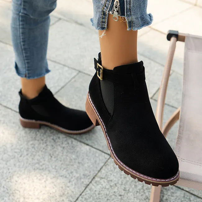 Fakina – Stiefeletten Mit Zierschnalle