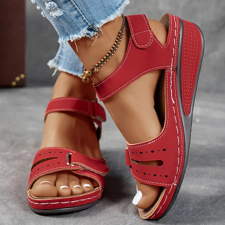 Genelia – Stilvolle orthopädische Sandalen