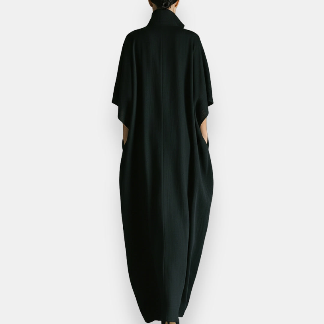 Maricel – Langes Kleid mit Stehkragen und Seitentaschen