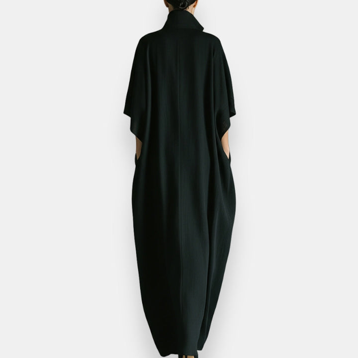 Maricel – Langes Kleid mit Stehkragen und Seitentaschen