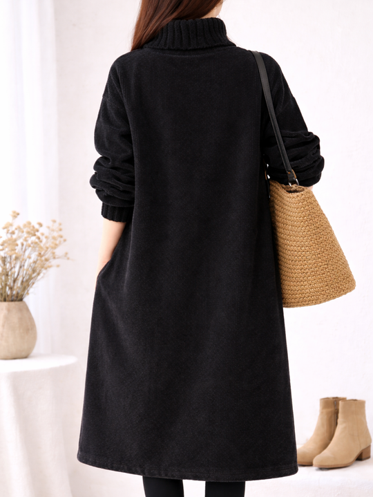 Mohana – Langes Cordkleid mit Rollkragen