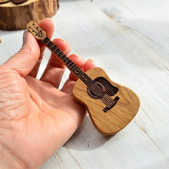 TuneCradle – Mini-Süße-Edition  Plektrum-Etui aus Holz für Gitarre