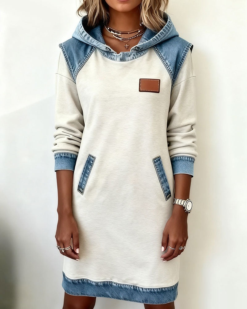 Viktoria – Lässiges Kleid Mit Kapuze und Denim Einsätzen