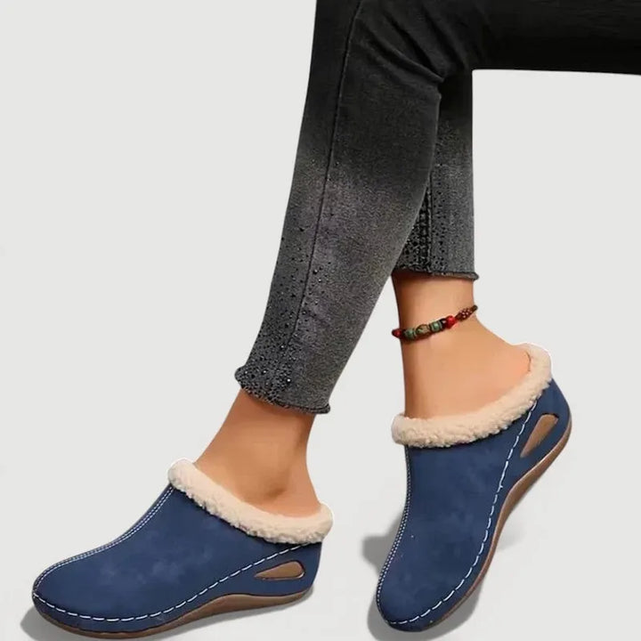 Achly – Plüsch Jeans Plateau Hausschuhe
