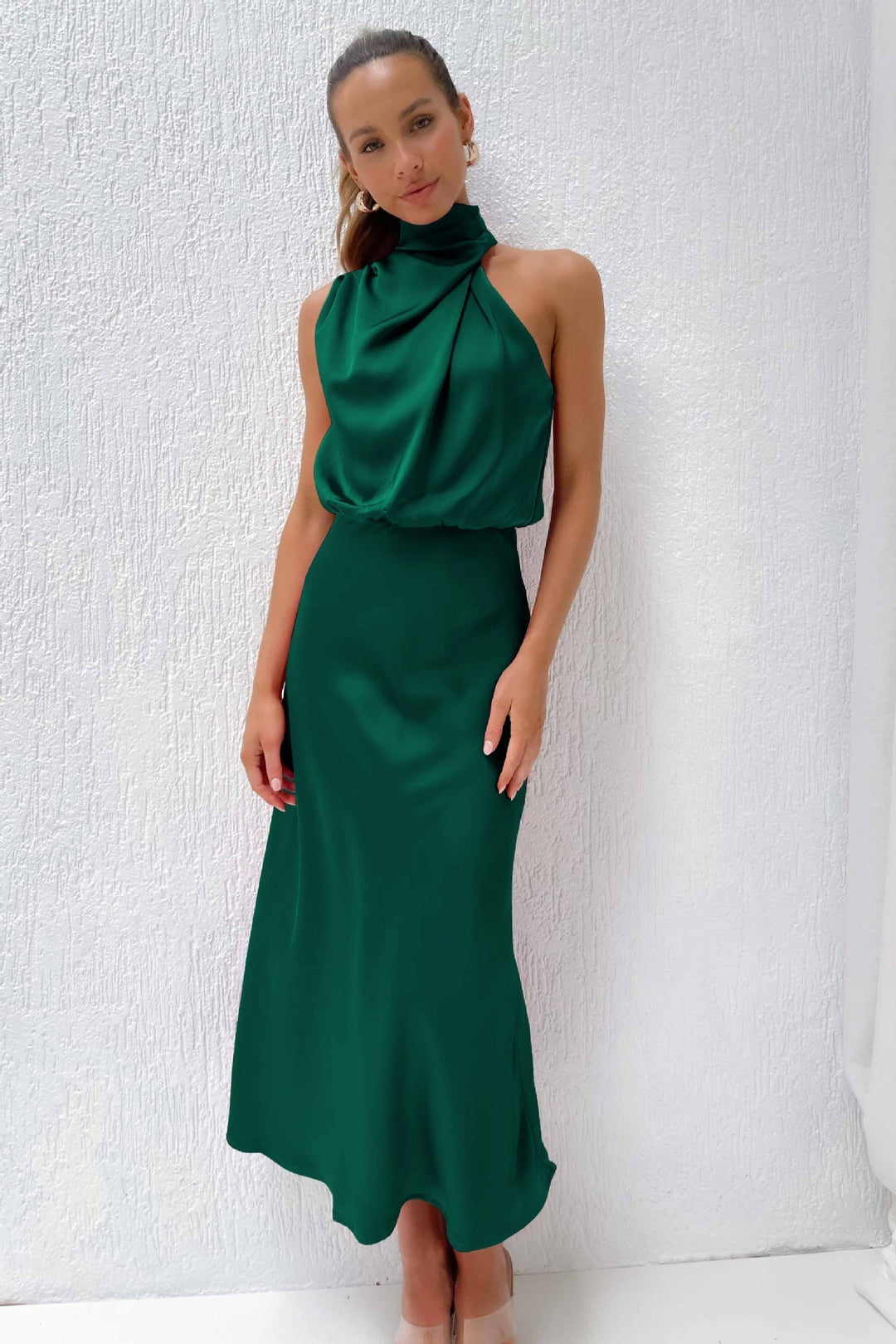 Justyna – Langes Kleid mit Neckholder-Ausschnitt