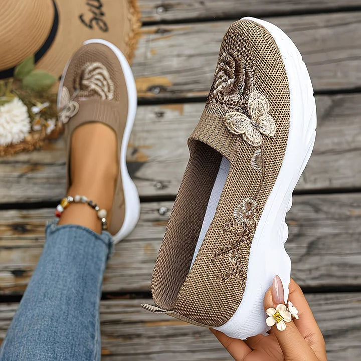 Leetha – Halbschuh Mit Schmetterlingsstickerei