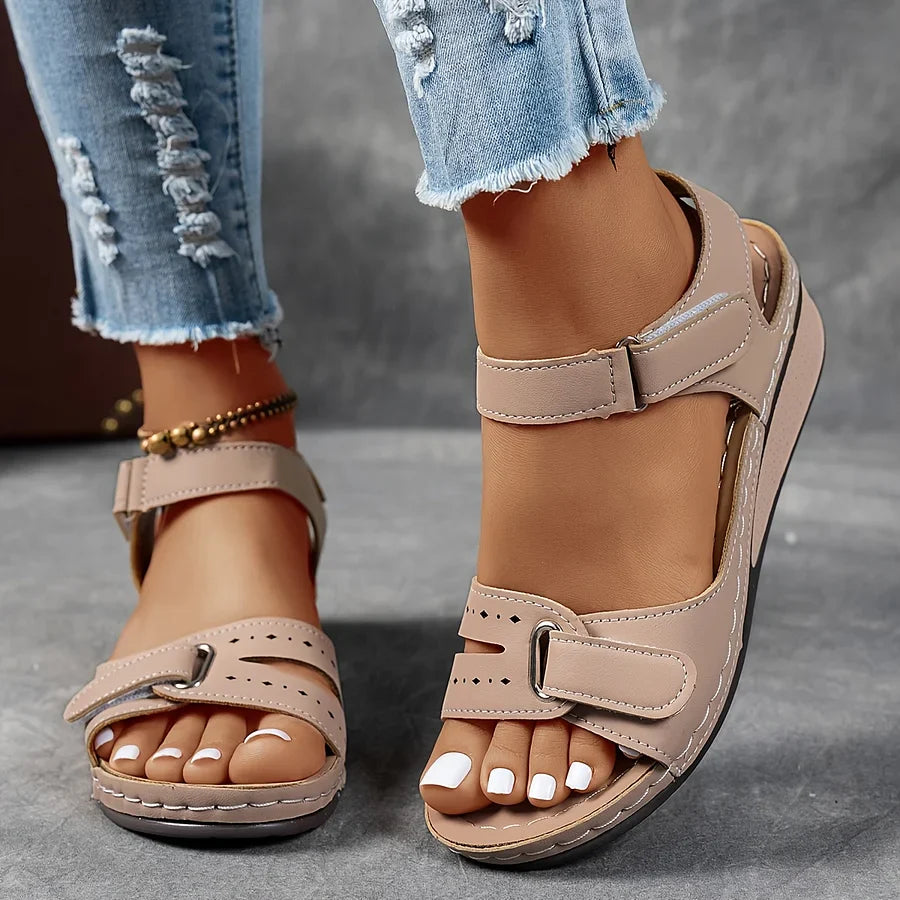 Genelia – Stilvolle orthopädische Sandalen