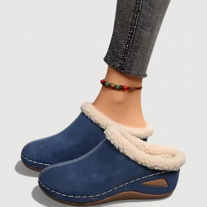 Achly – Plüsch Jeans Plateau Hausschuhe