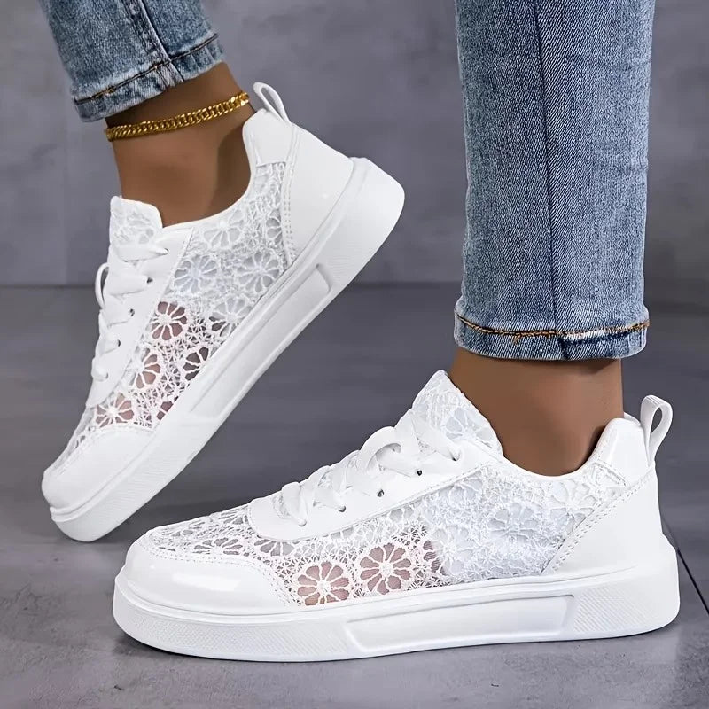 Liena – Turnschuh Mit Schnürung Und Blumenmuster