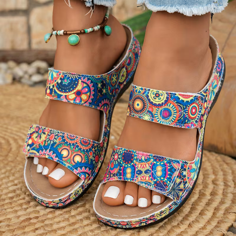 Dhifef - Sommerliche Sandale Mit Dickem Absatz und Print