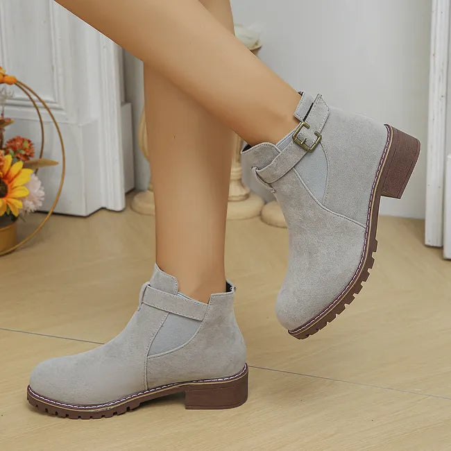 Fakina – Stiefeletten Mit Zierschnalle