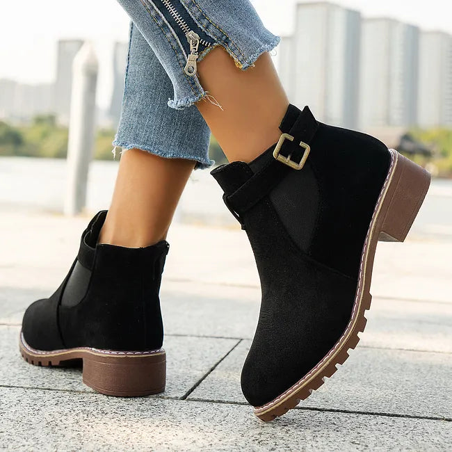 Fakina – Stiefeletten Mit Zierschnalle