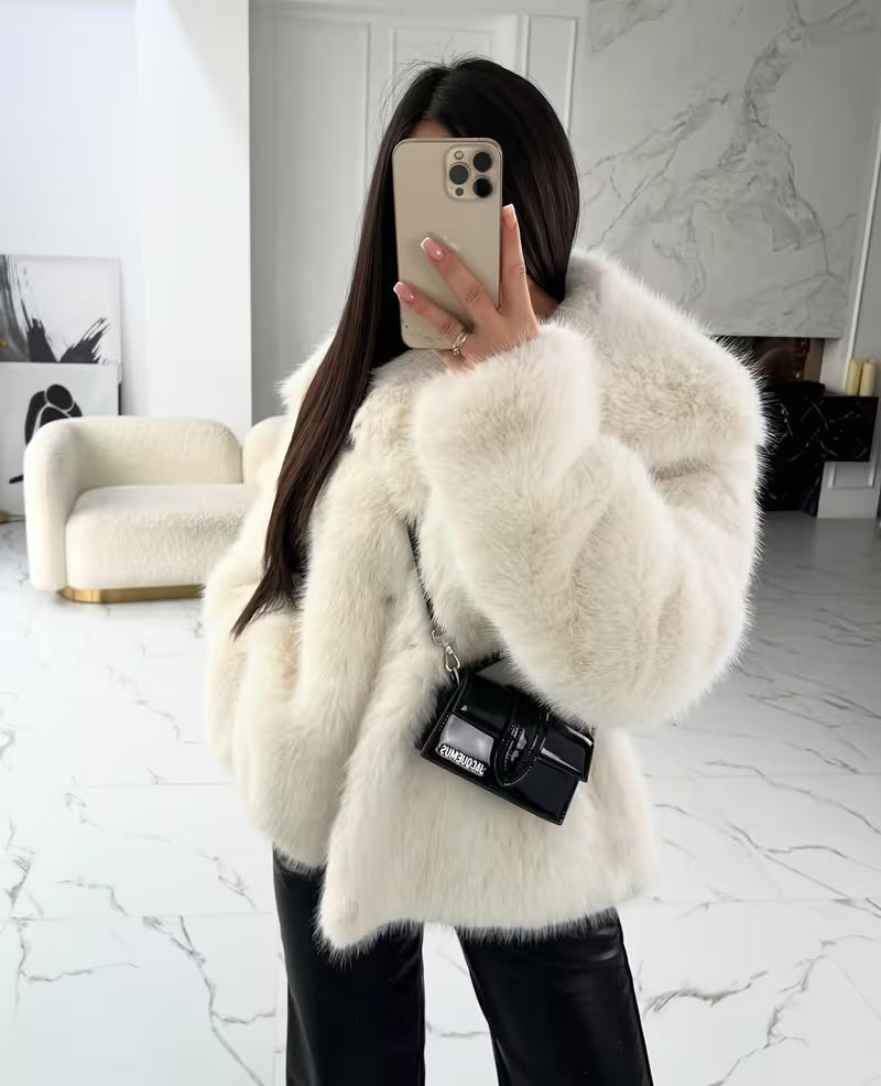 Zefina – Oversize-jacke Mit Langen Ärmeln Aus Kunstfell