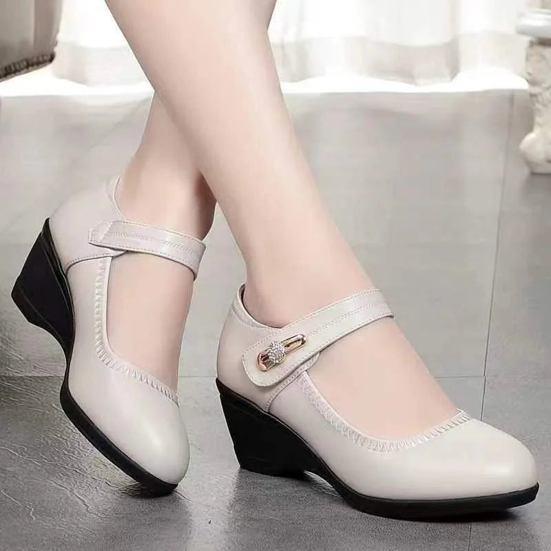 Aikaterina – Schuhe Mit Runder Spitze Und Schnallenriemen
