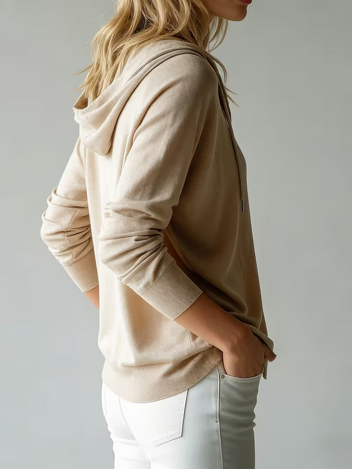 Avila – Langärmelige Strickjacke mit Kapuze und Knöpfen
