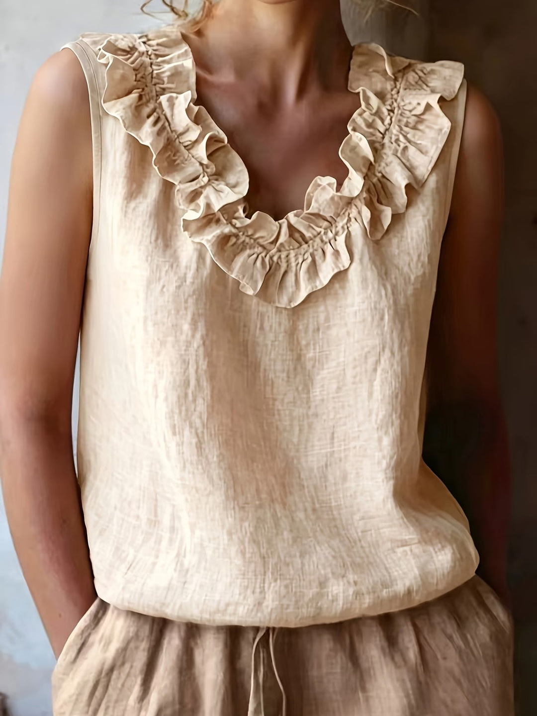 Safiya – Ärmellose Bluse MIT Rüschen Am Ausschnitt