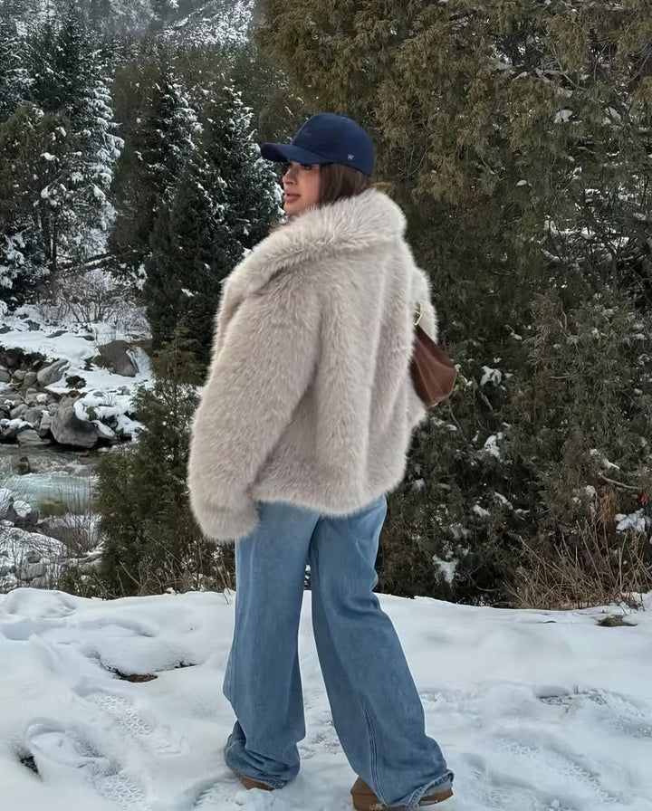 Zefina – Oversize-jacke Mit Langen Ärmeln Aus Kunstfell