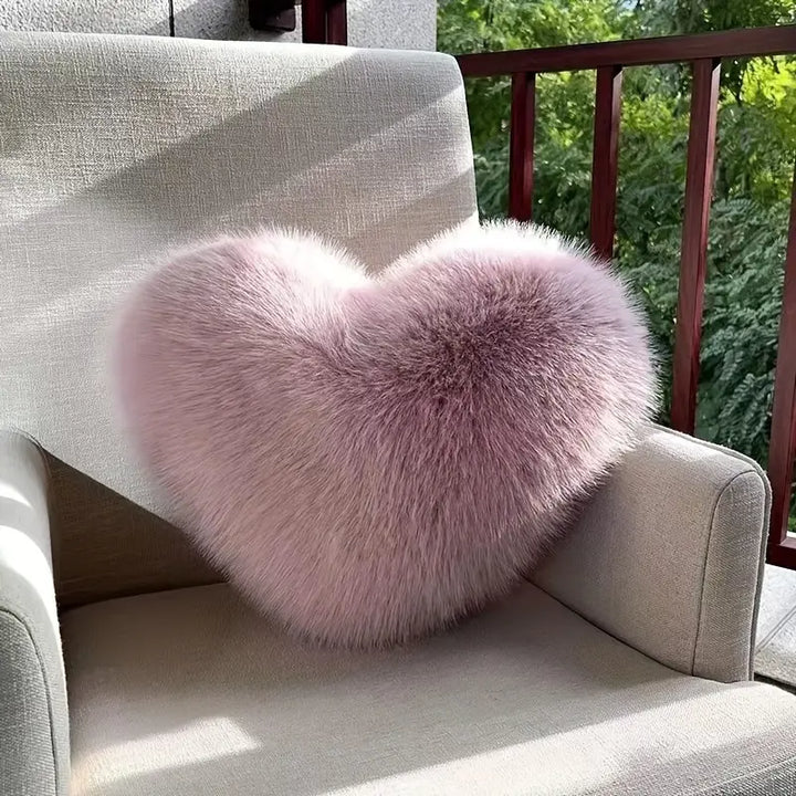 HeartNest – Ein Niedliches Plüschkissen in Herzform