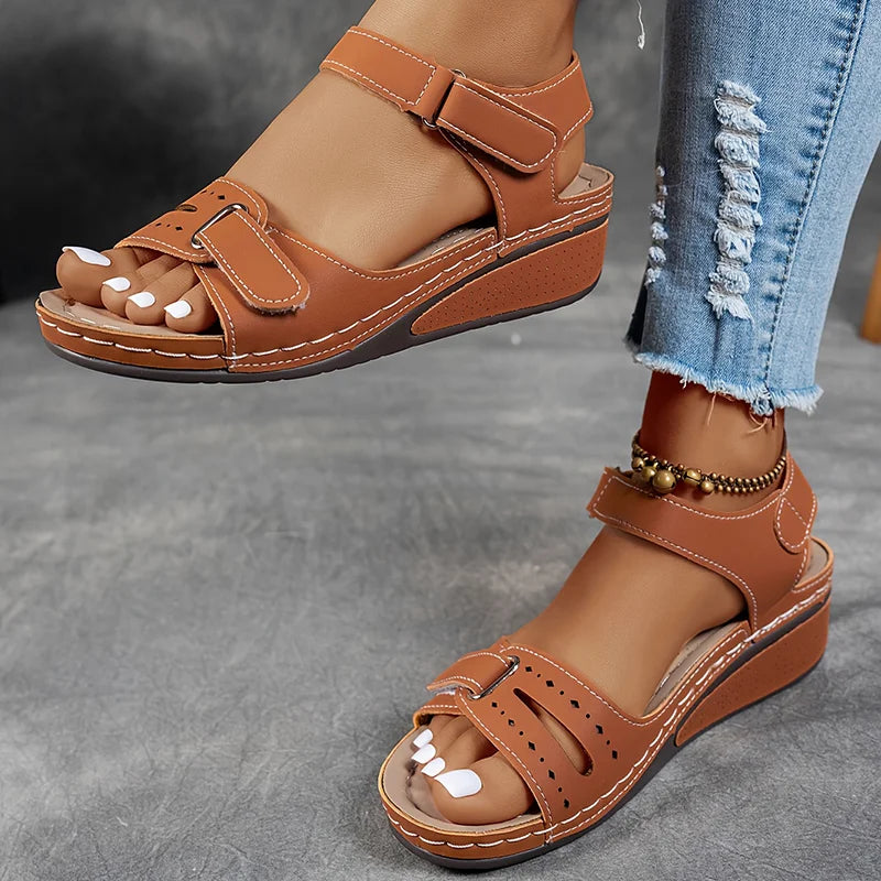 Genelia – Stilvolle orthopädische Sandalen