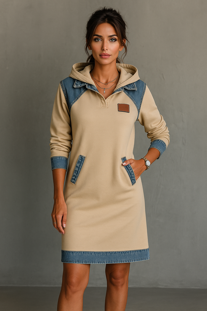 Viktoria – Lässiges Kleid Mit Kapuze und Denim Einsätzen