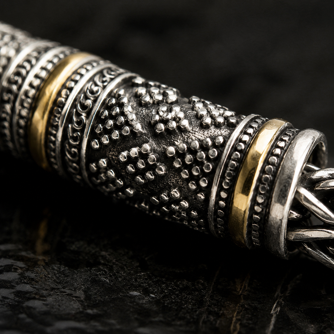 Jalair – Graviertes Edelstahl Armband in Seiloptik