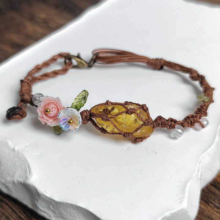 Yohana – Elegantes Armband mit Blumenmagie