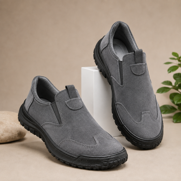 Traveis – Slip-On-Schuhe mit Elastischen Einsätzen und Strukturierten Sohlen