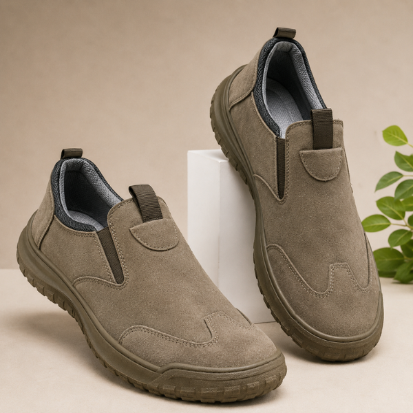 Traveis – Slip-On-Schuhe mit Elastischen Einsätzen und Strukturierten Sohlen