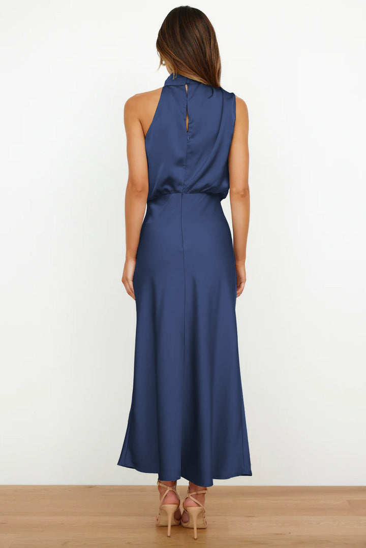 Justyna – Langes Kleid mit Neckholder-Ausschnitt