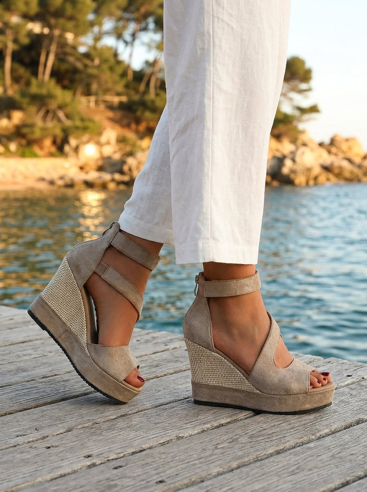 Essi - Sandalen Mit Keilabsatz Und Fesselriemen
