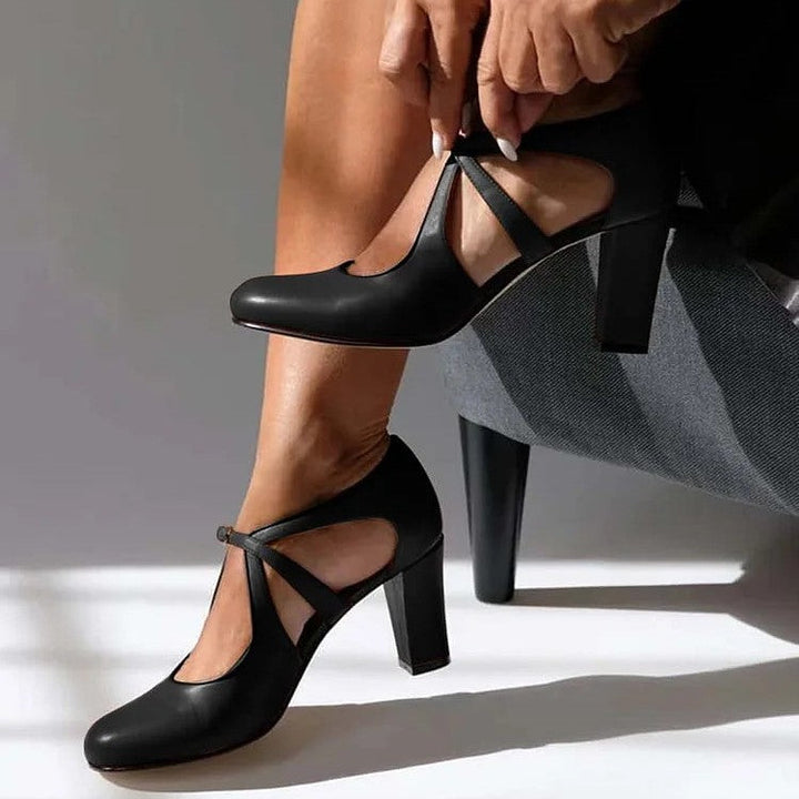 Kitiya – Klassische T-Riemchen Schuhe mit klobigen Absätzen