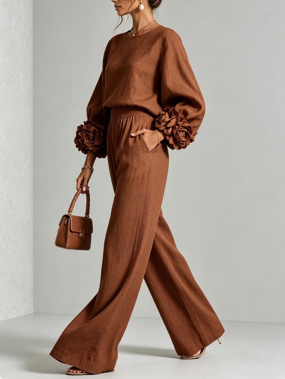 Ayser – Set aus Oberteil und Hose mit Blumenmuster an Den Ärmelbündchen