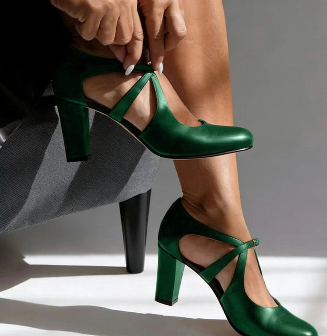 Kitiya – Klassische T-Riemchen Schuhe mit klobigen Absätzen