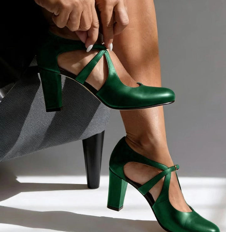 Kitiya – Klassische T-Riemchen Schuhe mit klobigen Absätzen