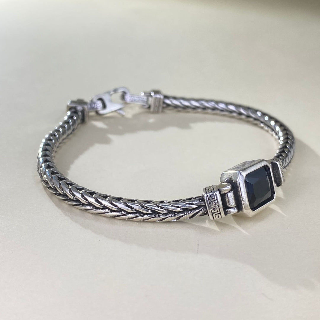 DarkCharm – Armband mit Onyx-Edelsteinen