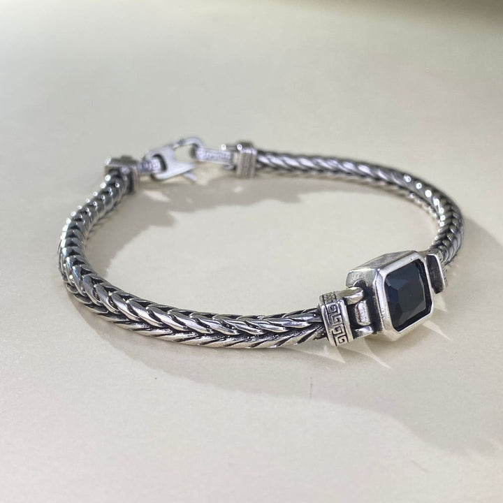 DarkCharm – Armband mit Onyx-Edelsteinen