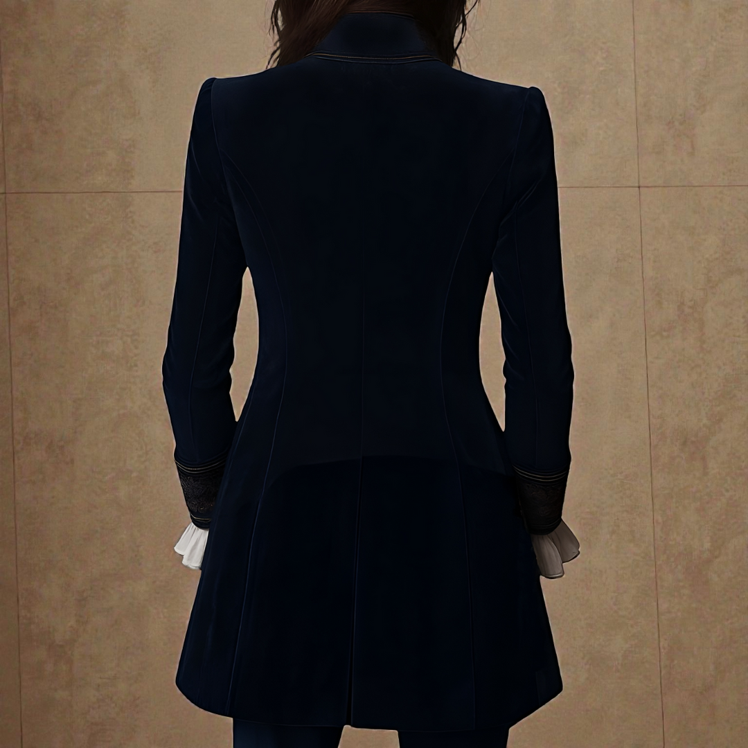 Naeva – Weiche, elegante Samtjacke mit langen Ärmeln