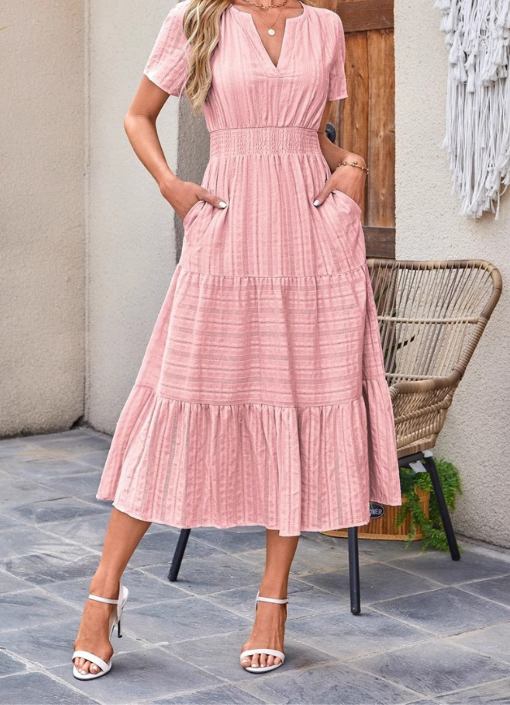 Jikina – Midi-Kleid Mit Gestuftem V-Ausschnitt Und Taschen