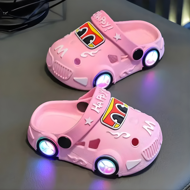 KidVroom - LED Autoslipper Für Kinder Mit Leuchtenden Rädern Und Riemen