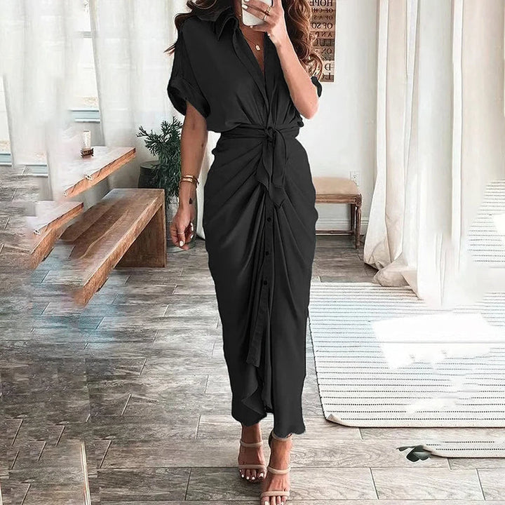 Karima – Langes Kleid mit Umlegekragen und kurzen Ärmeln