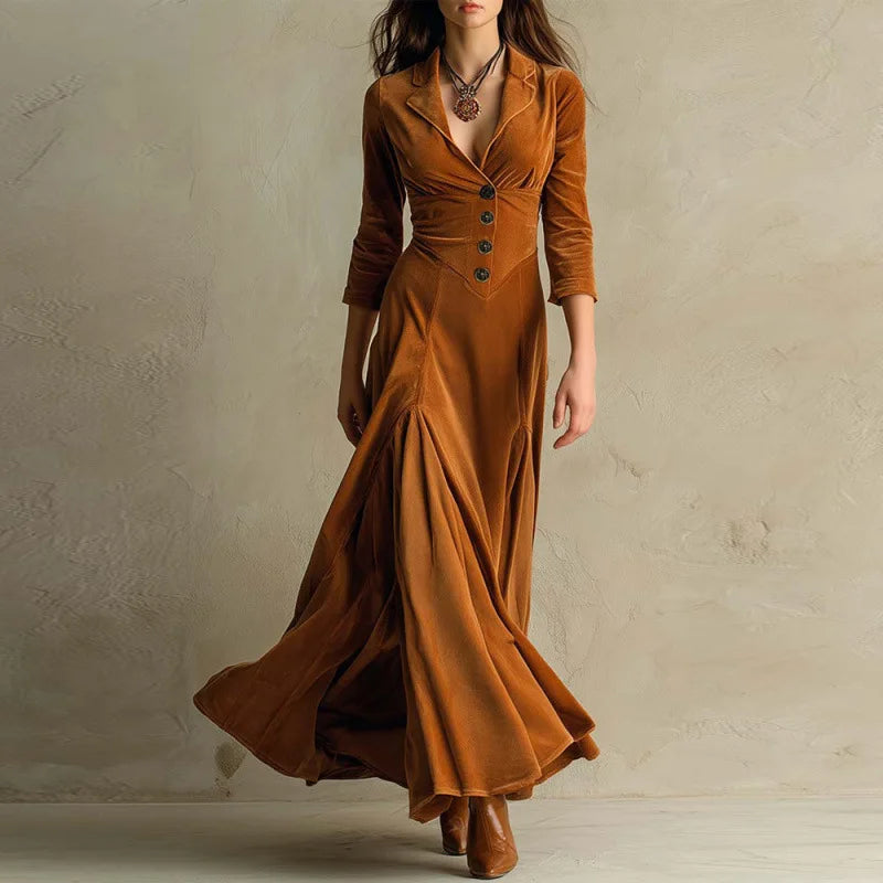 Nyvana – Maxikleid mit Knöpfen und Plissee Rock