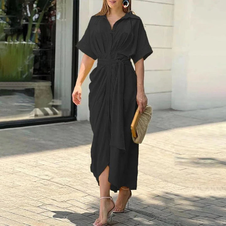 Karima – Langes Kleid mit Umlegekragen und kurzen Ärmeln