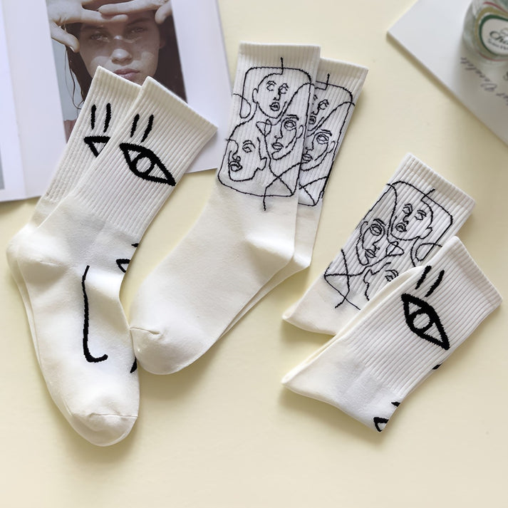 Felizitas – Socken mit abstrakter Linienkunst