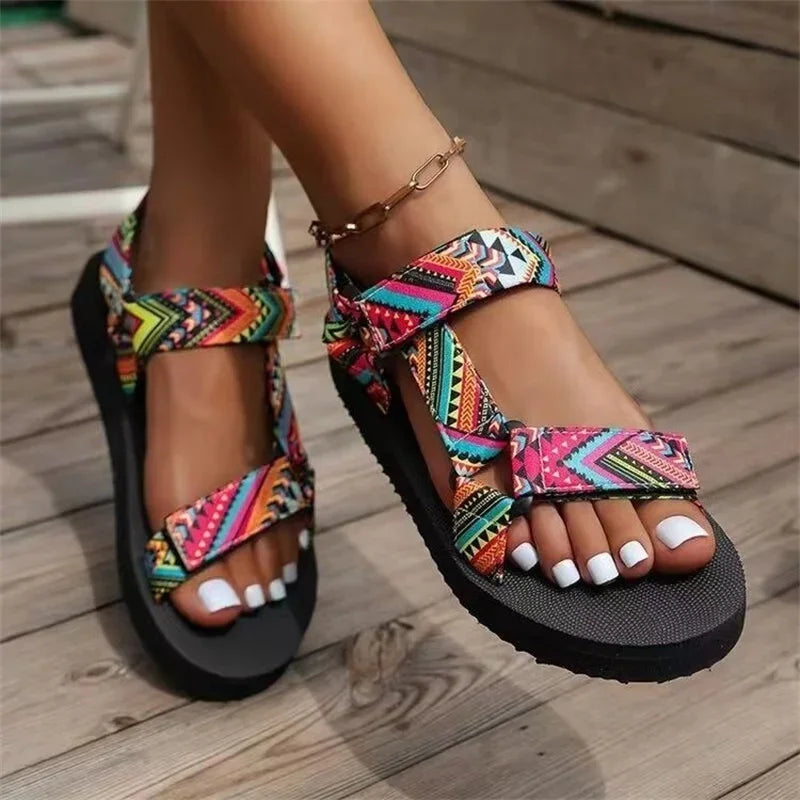 Maryane – Gemusterte Plateau-Sandalen mit Klettverschluss