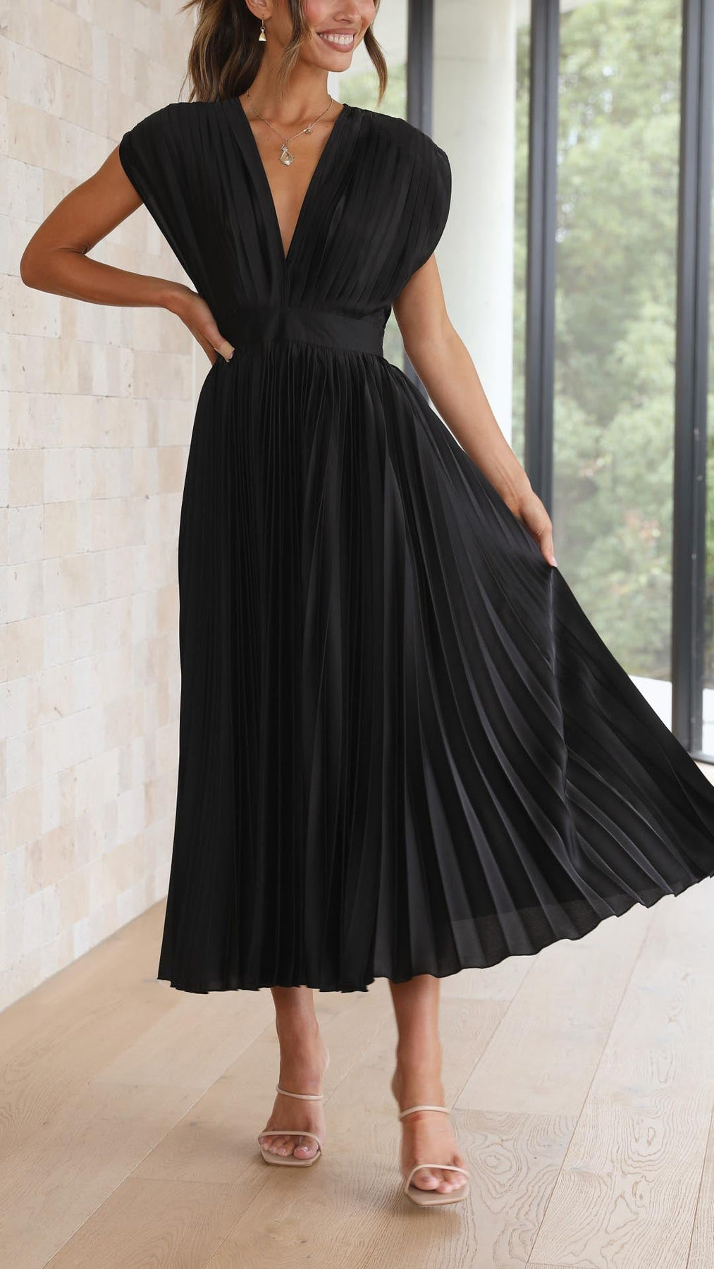 Iria - Elegantes Plissiertes Kleid