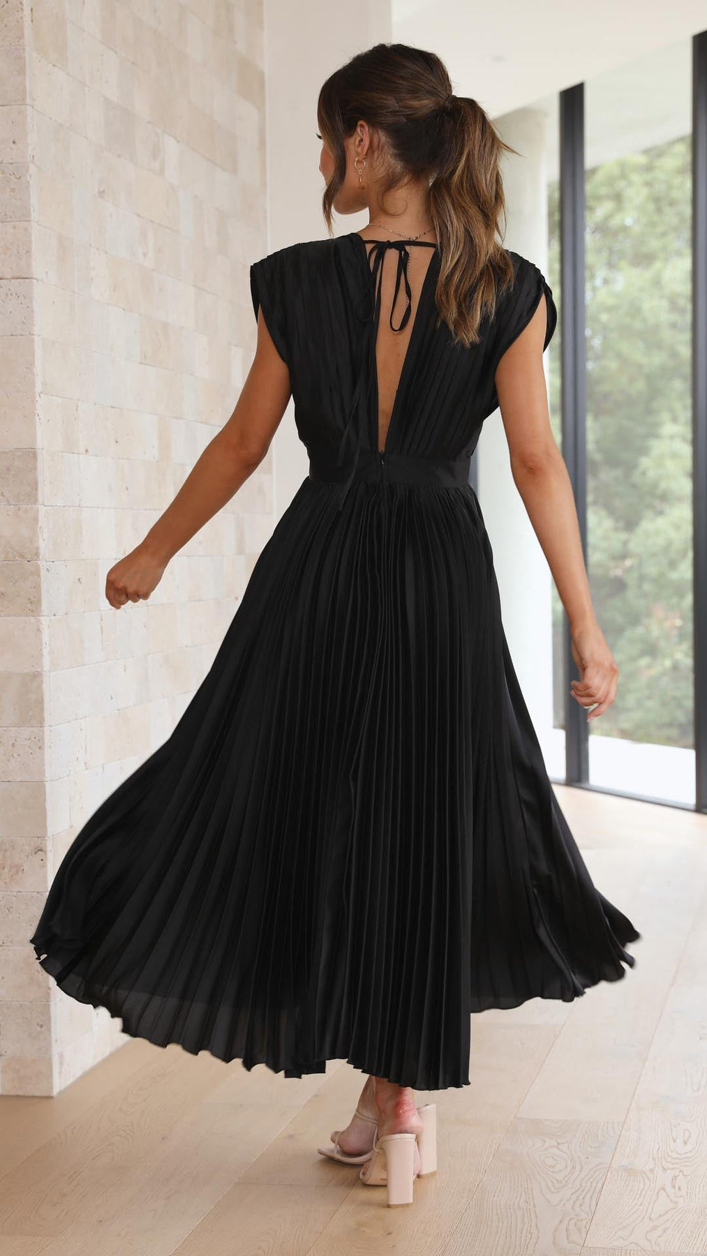 Iria - Elegantes Plissiertes Kleid
